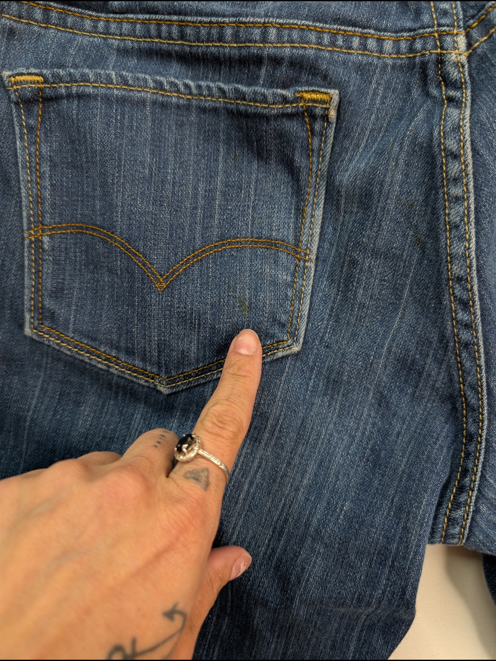 Vintage Levi's Women's Ultra Low Rise Bootcut Jeans - Dark Blue Wash - Picture 7 of 10